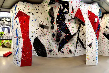 Panoramabild der Kletterhalle | © DAV AB