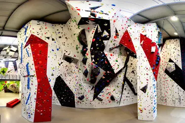 Dekoratives Panoramabild der Kletterhalle | © DAV AB